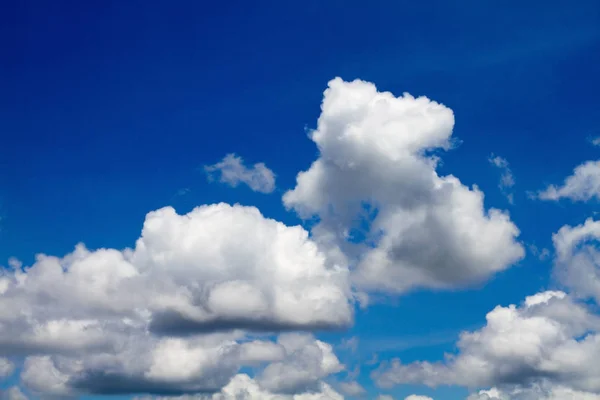Havadaki Soyut Bulutlar Şeklinde Doğal Fenomenler — Stok fotoğraf