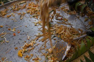 Sebze çeşitli karışık pad Tay dili veya Tay tavada kızartılmış erişte.