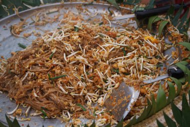 Sebze çeşitli karışık pad Tay dili veya Tay tavada kızartılmış erişte.