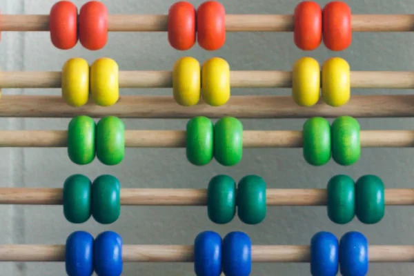 Sınıf matematik anlama satır yardımcı okul çocukları üzerinde çok renkli Abacus Grup.