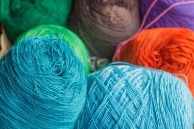 Çok renkli iplik ipek boya malzeme dokuma ipek el sanatları için.