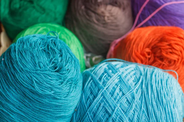 Çok renkli iplik ipek boya malzeme dokuma ipek el sanatları için.