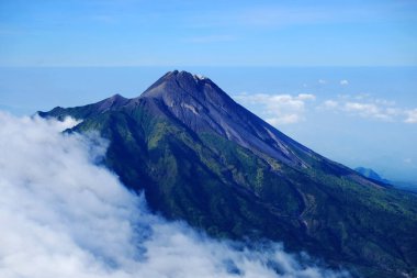 Yogyakarta 'daki Merapi Volkanı Zirvesi, Merbabu Dağı, Magelang, Central Java, Endonezya manzarası.