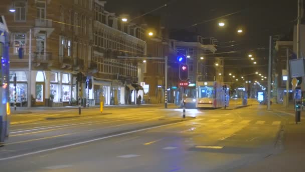 Амстердам Нидерланды Январь 2017 Трамвай Ночью Амстердам Нидерланды — стоковое видео