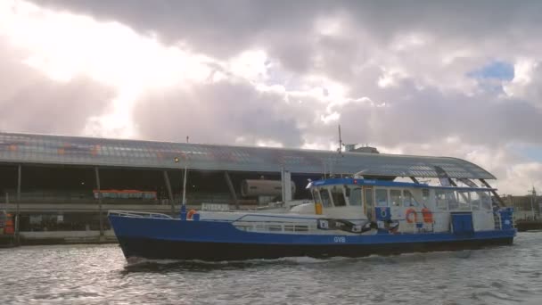 Amsterdam Nederländerna Januari 2017 Båt Amsterdam Nederländerna — Stockvideo