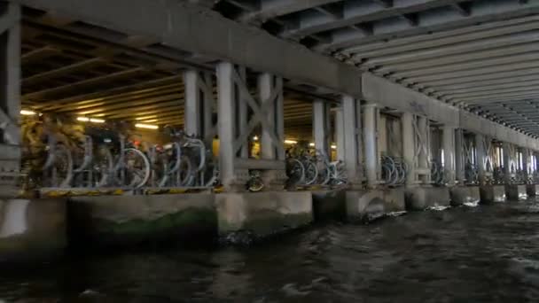 Amsterdam Holandia Stycznia 2017 Roku Dzieje Pod Mostem Amsterdam Holandia — Wideo stockowe