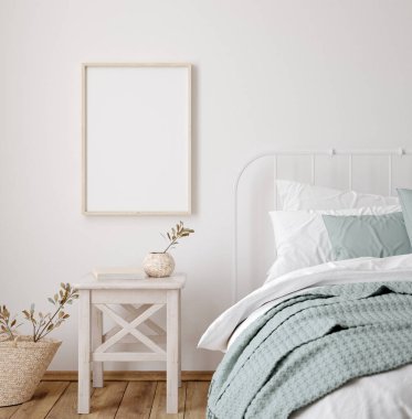 Çerçeve, çiftlik evinin iç kısmında maket yapıyor.