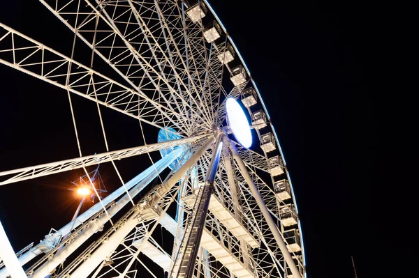 Cagliari Sardinia Itália Agosto 2020 Roda Gigante Iluminada Perspectiva Noturna — Fotografia de Stock