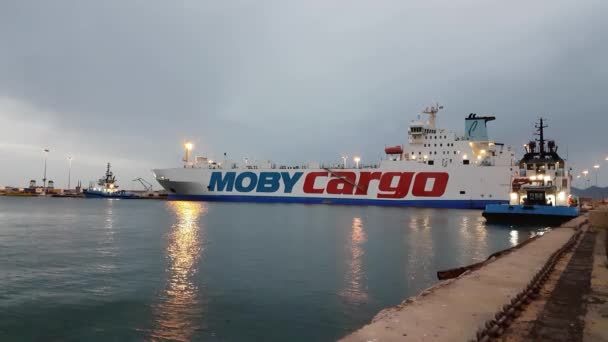 Cagliari Sardinien Italien September 2020 Moby Cargo Ship Vid Bryggan — Stockvideo