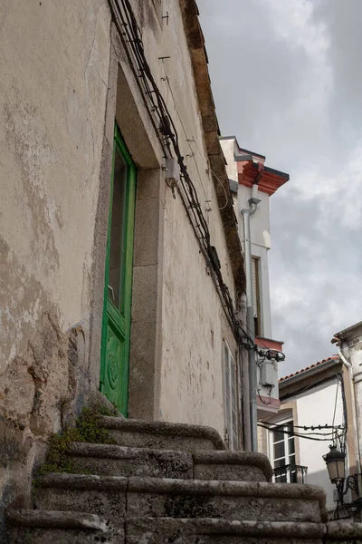 Stone Steps Leading Old Fashioned Green Wooden Door Small Town — Stock Photo, Image