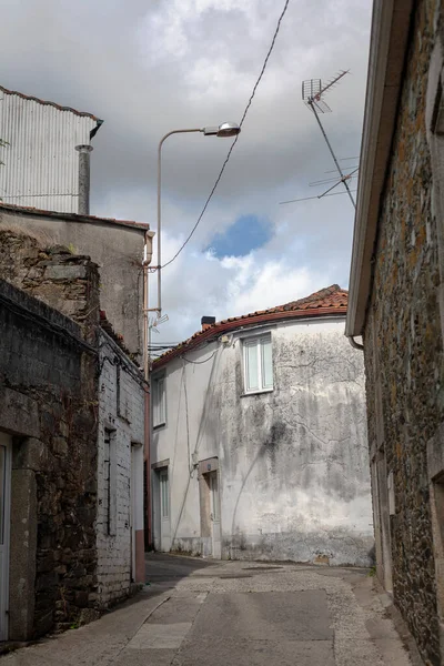 Melide Galicia España 2020 Una Estrecha Calle Rústica Con Edificios —  Fotos de Stock