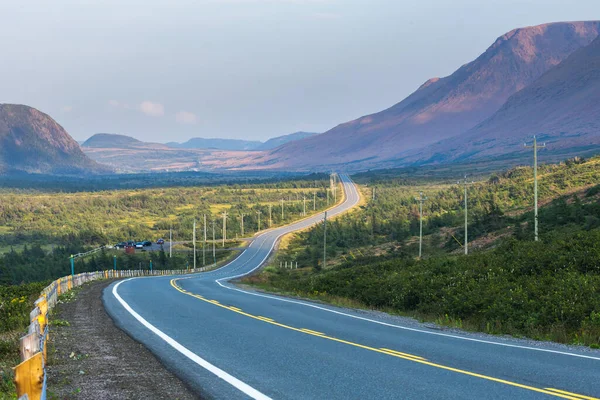 Kręta Droga Biegnąca Obok Tablelands Parku Narodowym Gros Morne Nowej — Zdjęcie stockowe