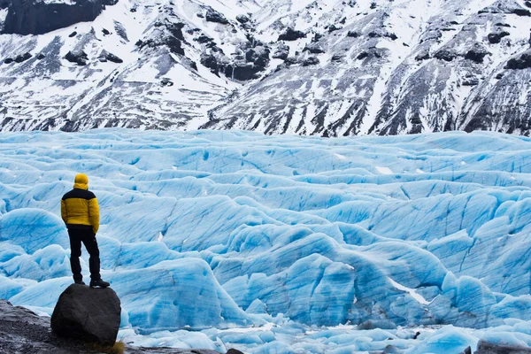 Admiring Glacier Svinafellsjokull Vatnajokull National Park Iceland — Stock Photo, Image