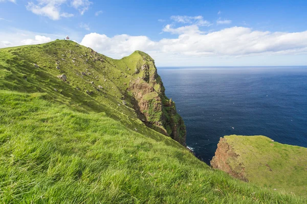 Faro Kallur Isla Kalsoy Dinamarca Islas Feroe — Foto de Stock