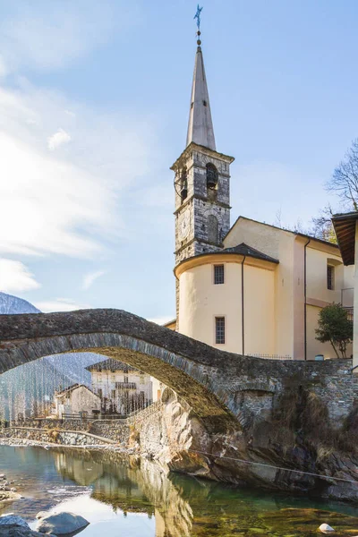 Puente Sobre Río Lys Parroquia Fontainemore Valle Gressoney Italia — Foto de Stock