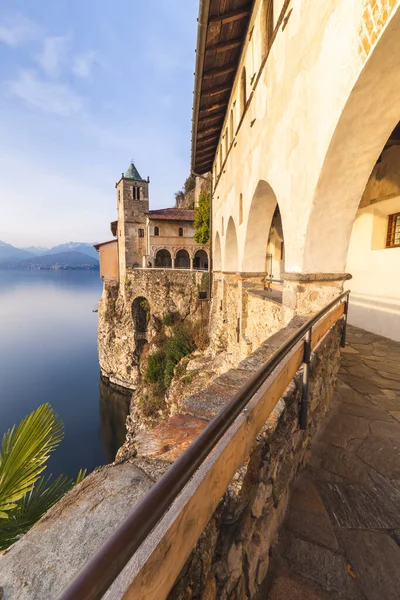 Ermita Santa Caterina Del Sasso Lago Mayor Varese Lombardía Italia — Foto de Stock