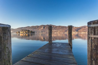 Orta San Giulio Gölü 'nden Isola San Giulio, İtalya Gölleri, Piedmont, İtalya