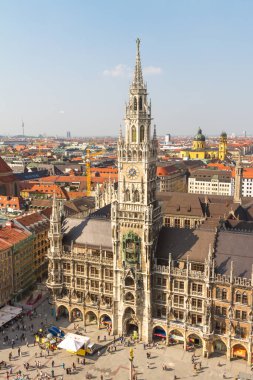 Münih, Bayern, Bavyera, Almanya 'nın süper geniş açılı güneşli hava manzarası