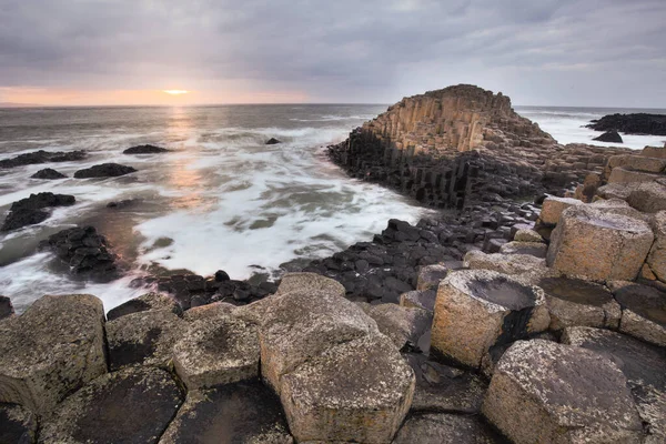 Causa Gigante Rocas Atardecer Irlanda Del Norte — Foto de Stock