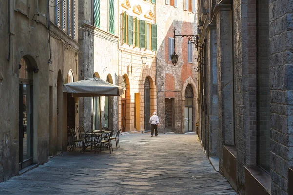 意大利托斯卡纳锡耶纳扭曲的街道 — 图库照片