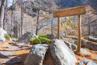 Arpy Gölü işareti, Aosta Vadisi, İtalya