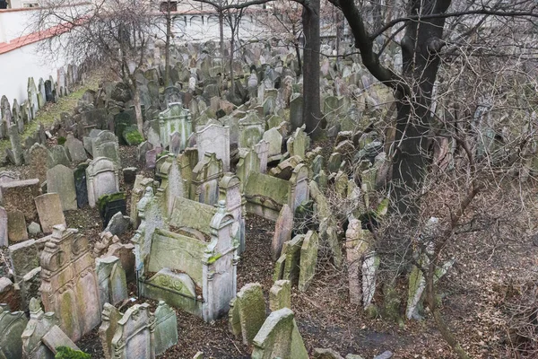 布拉格的老犹太坟场捷克共和国 一座重要的犹太纪念碑 也是同类中最大的墓地之一 — 图库照片