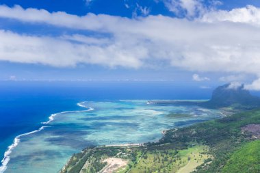 Le Morne Brabant yarımadasının havadan görünüşü. Mauritius manzarası. Yüksek kalite fotoğraf