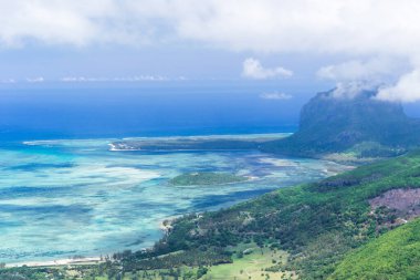 Le Morne Brabant yarımadasının havadan görünüşü. Mauritius manzarası. Yüksek kalite fotoğraf