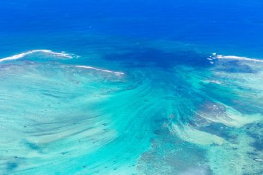 Helikopter, Mauritius, Afrika 'daki mercan resifinin havadan görünüşü. Yüksek kalite fotoğraf