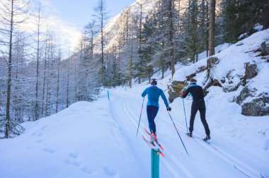 Roseg Vadisi 'nde kros kayağı, Yukarı-Engadine Vadisi, Grisons, Graubunden, İsviçre