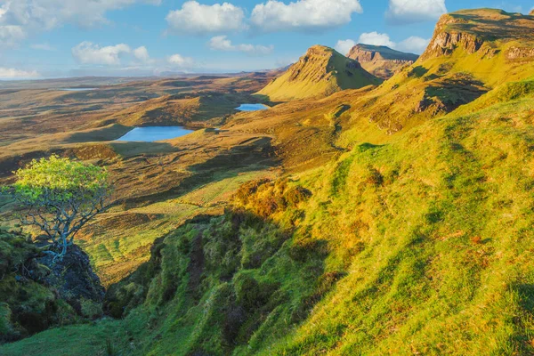 Schottische Hochlandlandschaft - The Quiraing, Isle of Skye - Schottland, Vereinigtes Königreich — Stockfoto