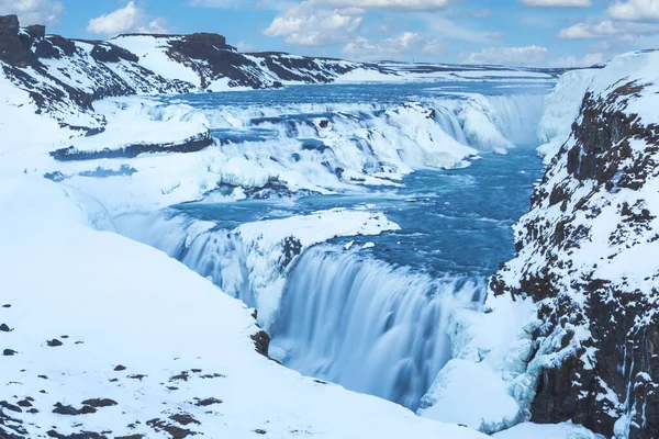 Gullfoss in inverno con la cascata ghiacciata nel canyon del fiume Hvita, Islanda sud-occidentale — Foto Stock