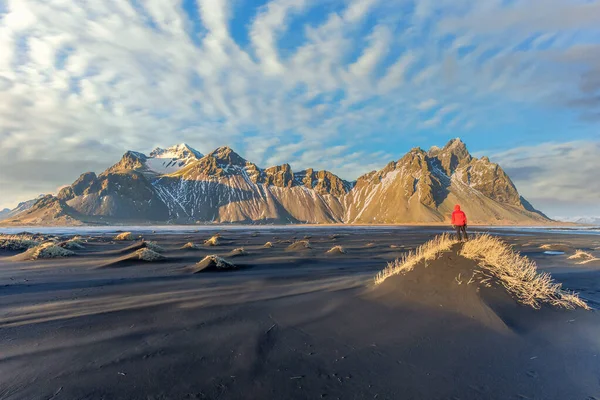Hiker enjoying sunset at Vestrahorn and its black sand beach in Iceland — Stock Photo, Image