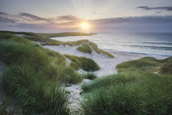 Pláž v Balelochu při západu slunce, North Uist, Vnější Hebrides, Skotsko — Stock fotografie