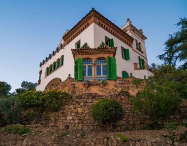 Barcelona, İspanya - 08 Aralık 2016: Casa Marti Trias 'ın Park Guell' deki görüntüsü.