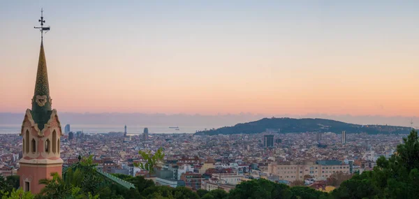 高い角度からバルセロナ市のパノラマビュー — ストック写真