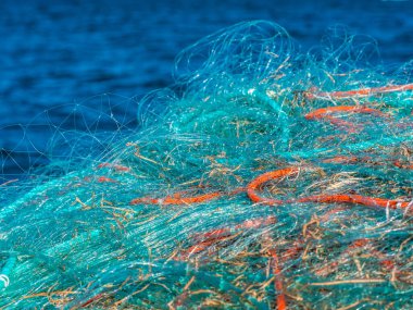 İskelede bir balık ağı manzarası.