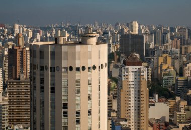 Şehir merkezindeki Sao Paulo şehrinin panoramik manzarası.