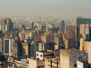 Şehir merkezindeki Sao Paulo şehrinin panoramik manzarası.