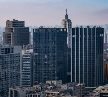 Şehir merkezindeki Sao Paulo şehrinin panoramik manzarası.
