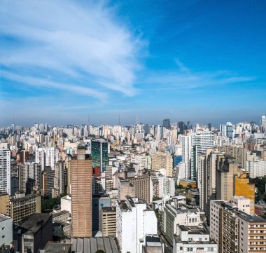 Şehir merkezindeki Sao Paulo şehrinin panoramik manzarası.