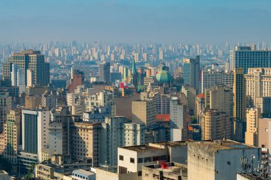 Şehir merkezindeki Sao Paulo şehrinin panoramik manzarası.