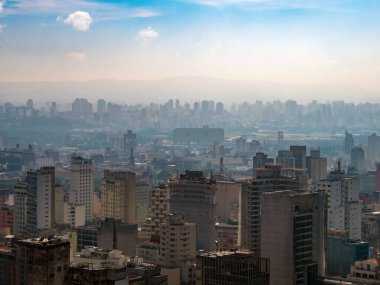 Şehir merkezindeki Sao Paulo şehrinin panoramik manzarası.