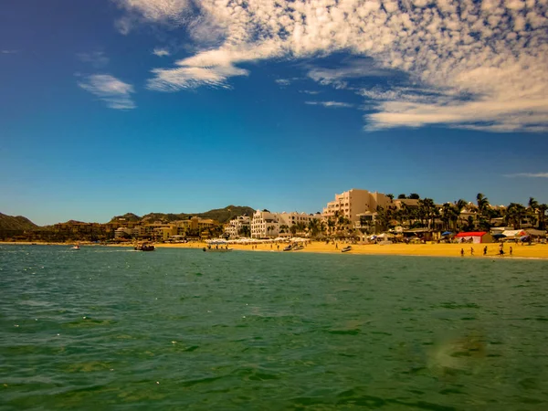 Plajın yaz manzarası