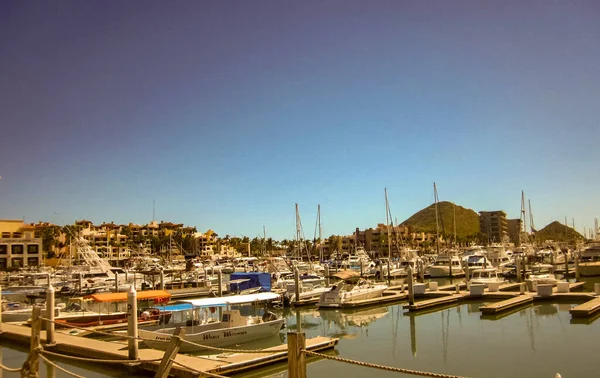 El puerto y sus lanchas