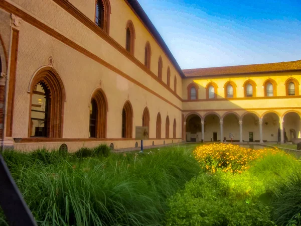 Avrupa 'da XXII yüzyılın mimarisi mevcut dönemde ayakta kalabilmektedir..