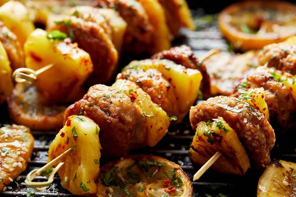 Grilled Skewers Pineapple Chicken Meat Herbs Grill Plate Fruit Meat — Stock Photo, Image