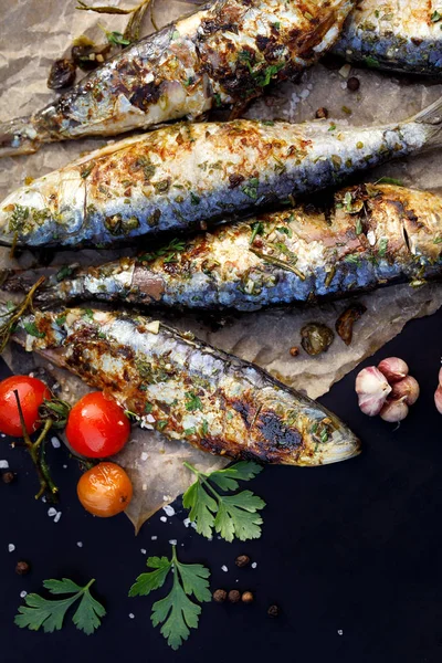 Sardinas Parrilla Con Hierbas Especias Vista Superior Mariscos Parrilla Barbacoa — Foto de Stock