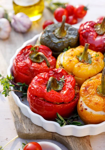 Geroosterde Paprika Met Paddestoel Rijst Kaas Kruiden Een Ovenschaal Een — Stockfoto