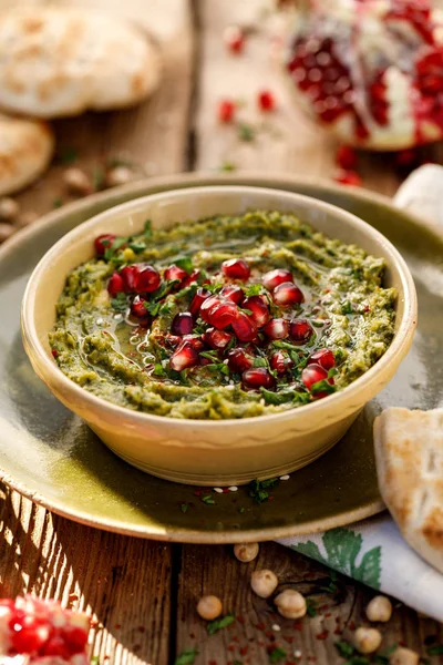 Hummus Herbal Hummus Addition Pomegranate Seeds Parsley Olive Oil Aromatic — Stock Photo, Image